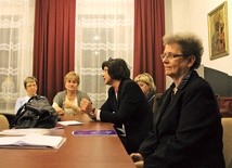 Bielsko-Biała. Doktor Anna Byrczek (z prawej) i psycholog Genowefa Mika dzieliły się swoimi doświadczeniami rozmów z chorymi terminalnie i ich rodzinami