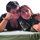 Marta Żywicka (Żaneta) i Halina Szymańska (Arleta) grają bardzo czułe przyjaciółki