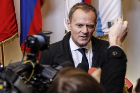 Tusk: Miliard w tę, czy miliard w tę...