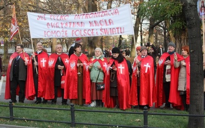 Chrystus nie potrzebuje jakiejkolwiek formy intronizacji - piszą biskupi polscy