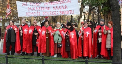 Chrystus nie potrzebuje jakiejkolwiek formy intronizacji - piszą biskupi polscy