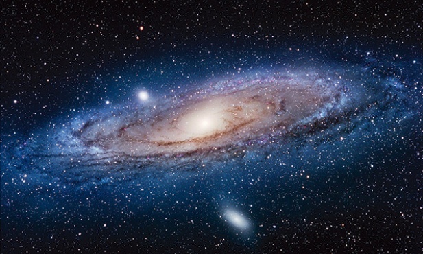 Galaktyka Andromedy jest naszym najbliższym kosmicznym sąsiadem. O ile odległość ponad 2 milionów lat świetlnych można nazwać sąsiedztwem 