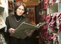  Pracuje w archiwum archidiecezji katowickiej