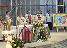  Eucharystii z okazji 15-lecia szkoły salezjańskiej przewodniczył  bp Jan Kopiec