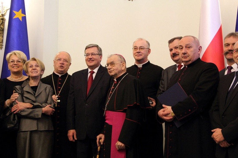 Pamiątkowe zdjęcie na zakończenie uroczystości