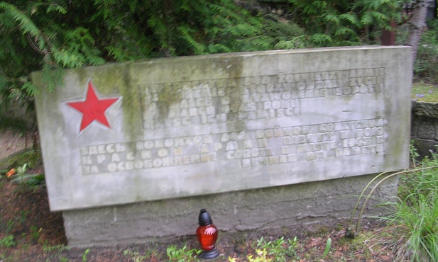 Rosjanie oskarżają Polskę o profanację