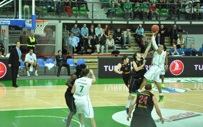Koszykarze Stelmetu pokonali Telenet Oostende 
