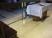 Nowa posadzka w kościele w Woli Przemykowskiej