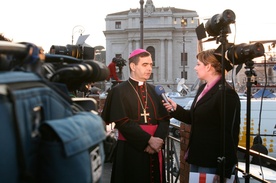 Dziennikarze poznają pracę w Watykanie 