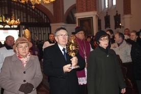 W niedzielę 2 grudnia do kościoła w Strzelcach uroczyście wniesiono relikwie bł. ks. Jerzego Popiełuszki