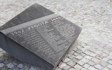 Pomnik "Żegoty" stanął niedaleko Pomnika Bohaterów Getta 