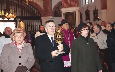 W niedzielę 2 grudnia w Strzelcach nastąpiła instalacja relikwii bł. ks. Jerzego Popiełuszki