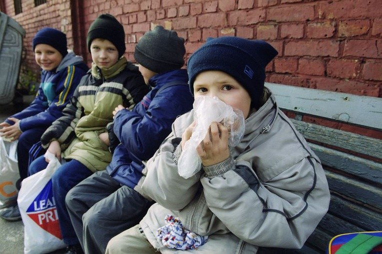 Dlaczego rodzi się nas coraz mniej?