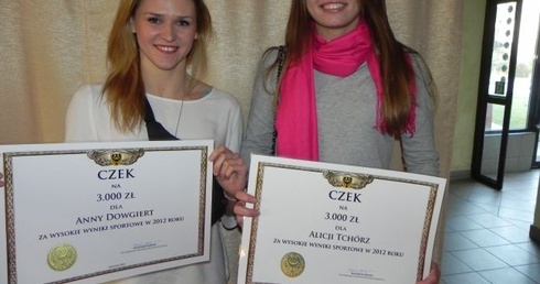 Pływaczki Anna Dowgiert (Śląsk Wrocław) i Alicja Tchórz (Juvenia Wrocław) w poniedziałek wybierają się po medale do Stambułu