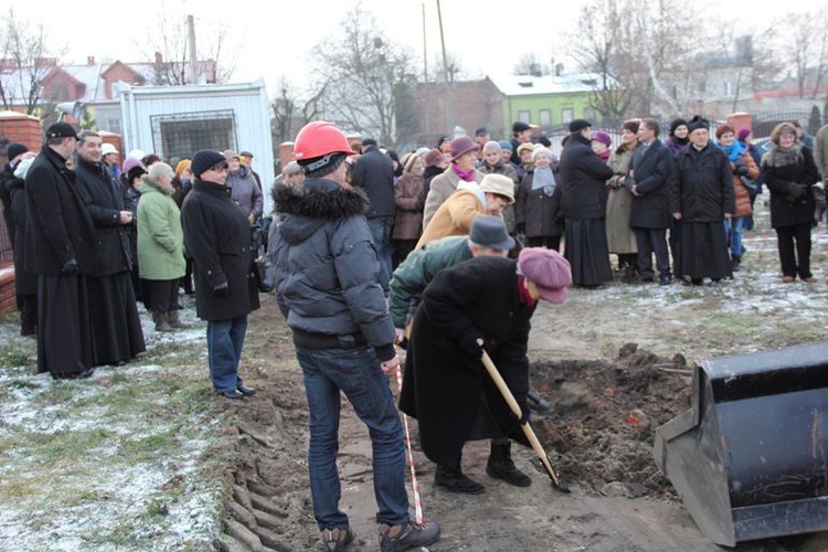 Rozpoczęcie budowy ośrodka Caritas i kościoła w Kutnie