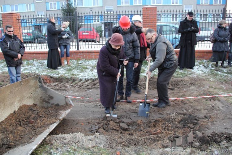 Rozpoczęcie budowy ośrodka Caritas i kościoła w Kutnie