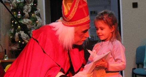 Smyki biblioteczne ze św. Mikołajem