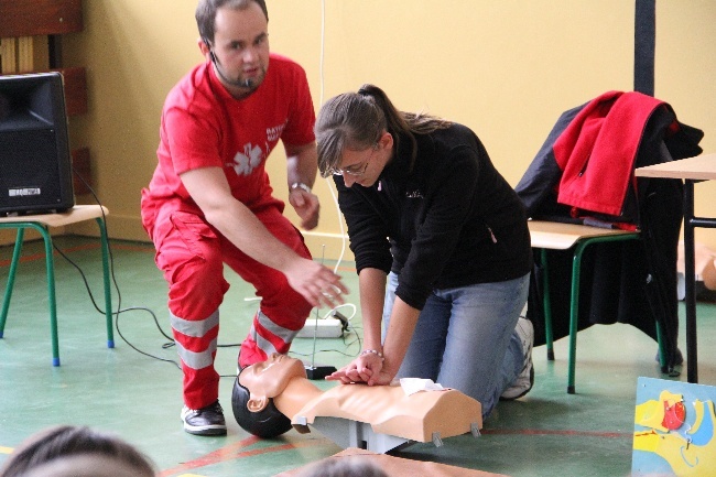 Kurs pierwszej pomocy w Zabawie