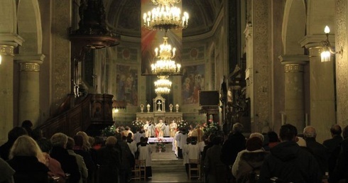 W liście pasterskim na tegoroczny Adwent bp Piotr Libera przypomina o obowiązku uczestniczenia w niedzielnej Mszy św.