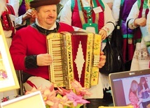  Konferencje poprzedziły targi wiedzy „Oddam pomysł w dobre ręce”,  czyli prezentacje  bibliotek z terenu  całego województwa