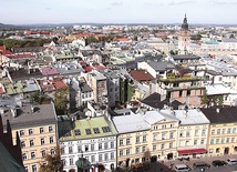 Dla pracujących na zabytkowych dachach Krakowa dekarzy takie widoki to niemal codzienność