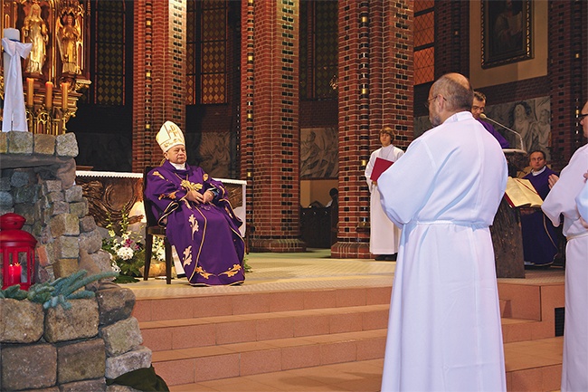Mszy przewodniczył biskup Gerard Kusz