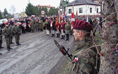  Hołd pamięci kpt. Henryka Flamego oddali współcześni żołnierze Wojska Polskiego