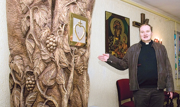 – Ukryty w lipowym tabernakulum Pan Jezus z więziennej kaplicy, działa tu cuda – mówi ks. Marcin Górski 