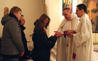  W Pile w parafii Najświętszej Maryi Panny Wspomożenia Wiernych młodzi z całej diecezji zdecydowali się wejść na drogę deuterokatechumenatu 