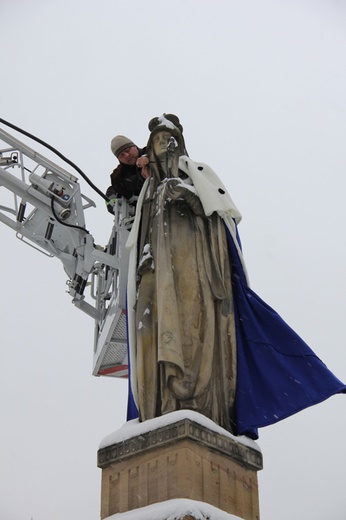 Ubieranie Jadwigi u franciszkanów