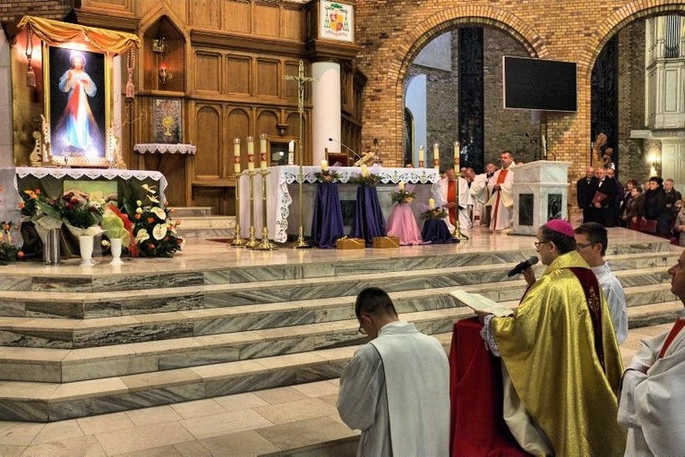 Peregrynacja obrazu Jezusa Miłosiernego w parafii pw. NMP Królowej Polski w Głogowie