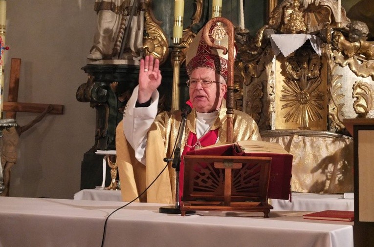 Peregrynacja obrazu Jezusa Miłosiernego w parafii pw. św. Jana Chrzciciela w Kurowie Wielkim