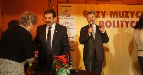Janusz Śniadek był gościem cyklicznego ciechanowskiego spotkania "Przy muzyce o polityce"