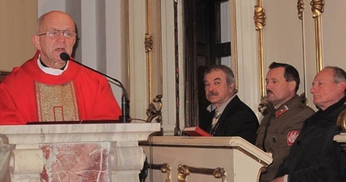 Mszy św. w intencji ojczyzny przewodniczył i homilię wygłosił ks. Stanisław Sikorski
