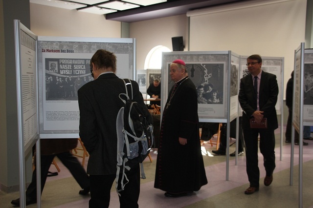 Wystawa "Za Marksem bez Boga" na ATH