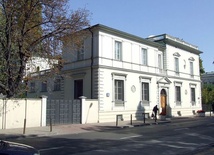 Ambasada Szwajcarii tłumaczy incydent z zakonnicą