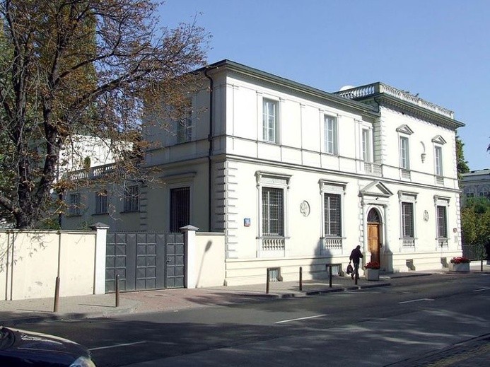 Ambasada Szwajcarii tłumaczy incydent z zakonnicą