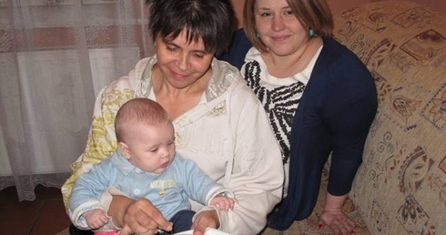 Ja nie potrafię tak haftować – mówi Małgorzata Wólczyńska (z prawej)