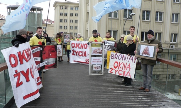 Bronią Okien Życia