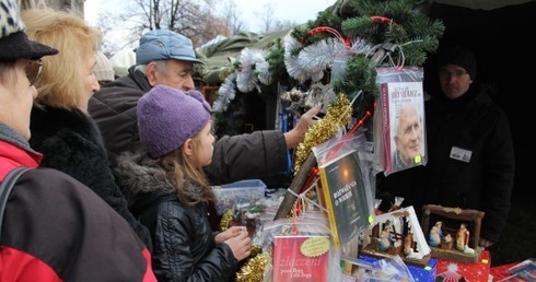Jarmark stał się też doskonałą okazją do zintegrowania parafian, którzy bardzo chętnie odwiedzali stoiska