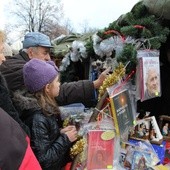 Jarmark stał się też doskonałą okazją do zintegrowania parafian, którzy bardzo chętnie odwiedzali stoiska