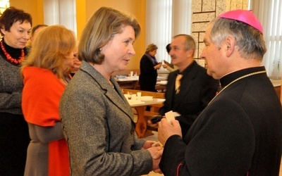 Opłatkiem z nauczycielami i wychowawcami podzielił się bp Henryk Tomasik