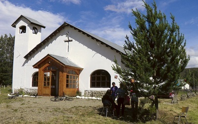  Od 17 grudnia 2011 r. w Cholila istnieje parafia Niepokalanego Poczęcia NMP..