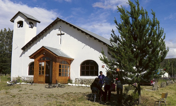  Od 17 grudnia 2011 r. w Cholila istnieje parafia Niepokalanego Poczęcia NMP..