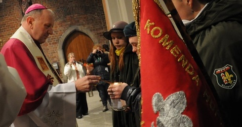 Płomień, który łączy ponad granicami