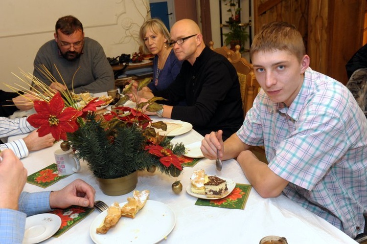 Hostelowy wigilijny stół