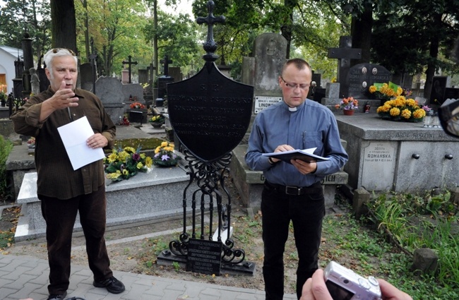 19 września. Na cmentarzu przy ul. Limanowskiego w Radomiu otworzono ścieżkę edukacyjną prezentującą mogiły zasłużonych radomian