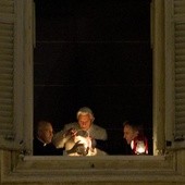 Benedykt XVI zapalił świeczkę pokoju