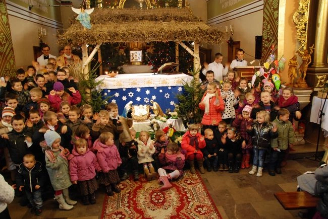 Szopka w parafii w Chobrzanach