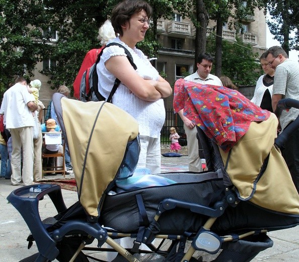 Wielofunkcyjny wózek będzie wygodny dla dziecka i rodziców